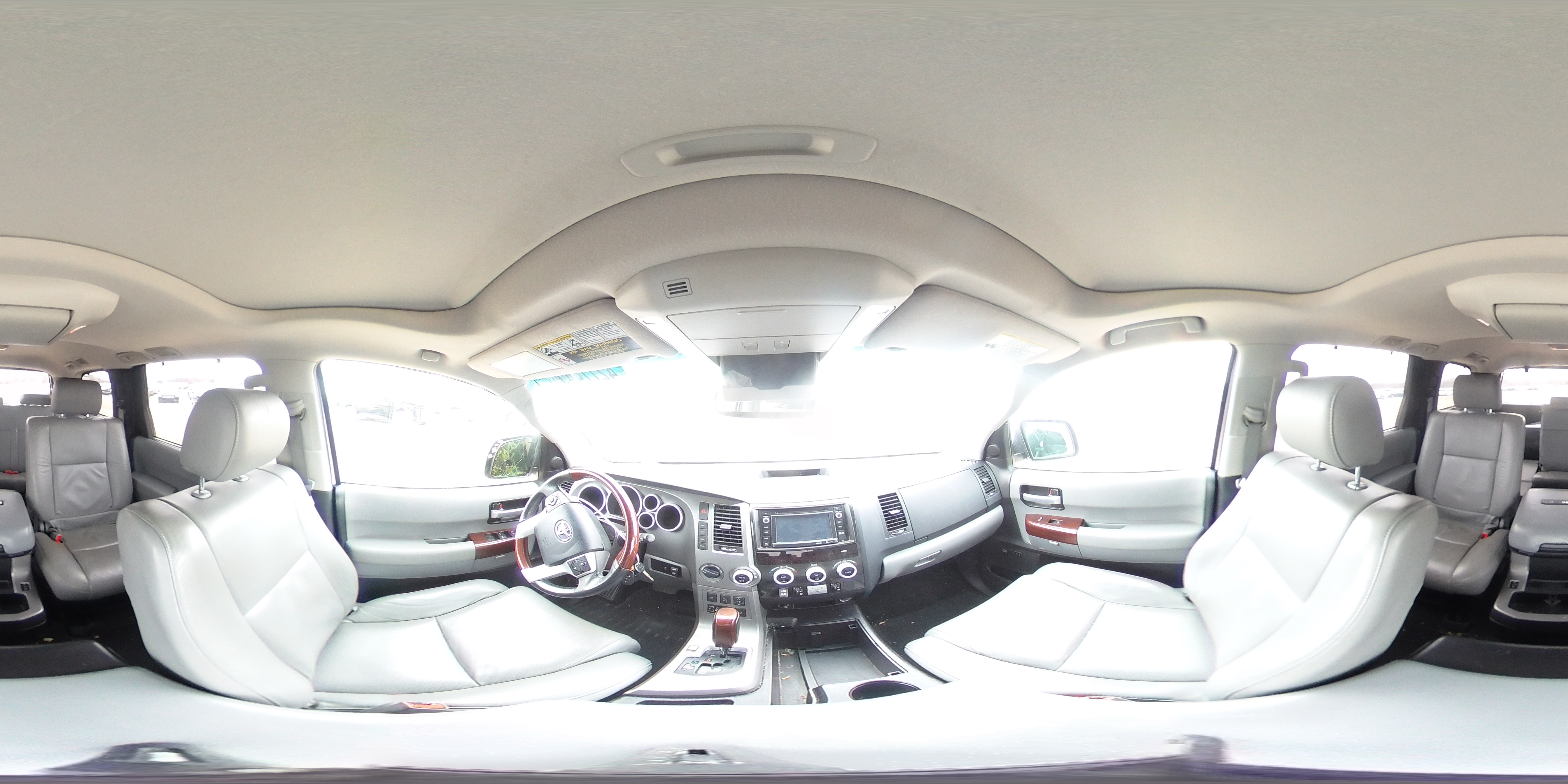 2015 Toyota Sequoia - Image 14