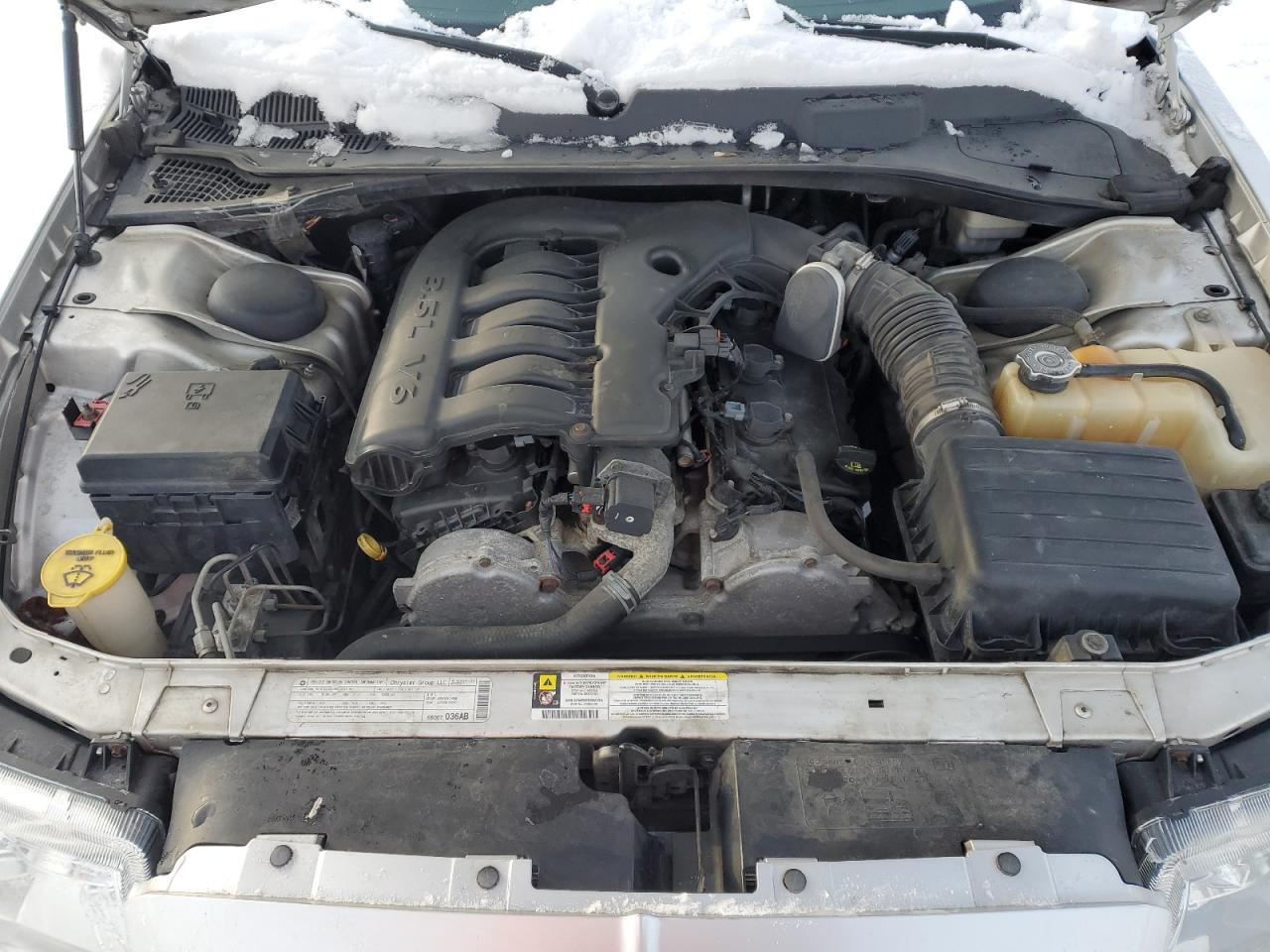 2010 Chrysler 300 - Image 11