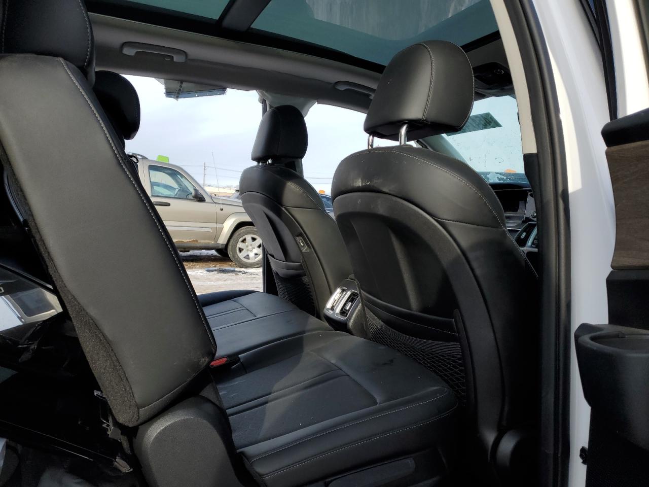 2022 Kia Sorento - Image 11