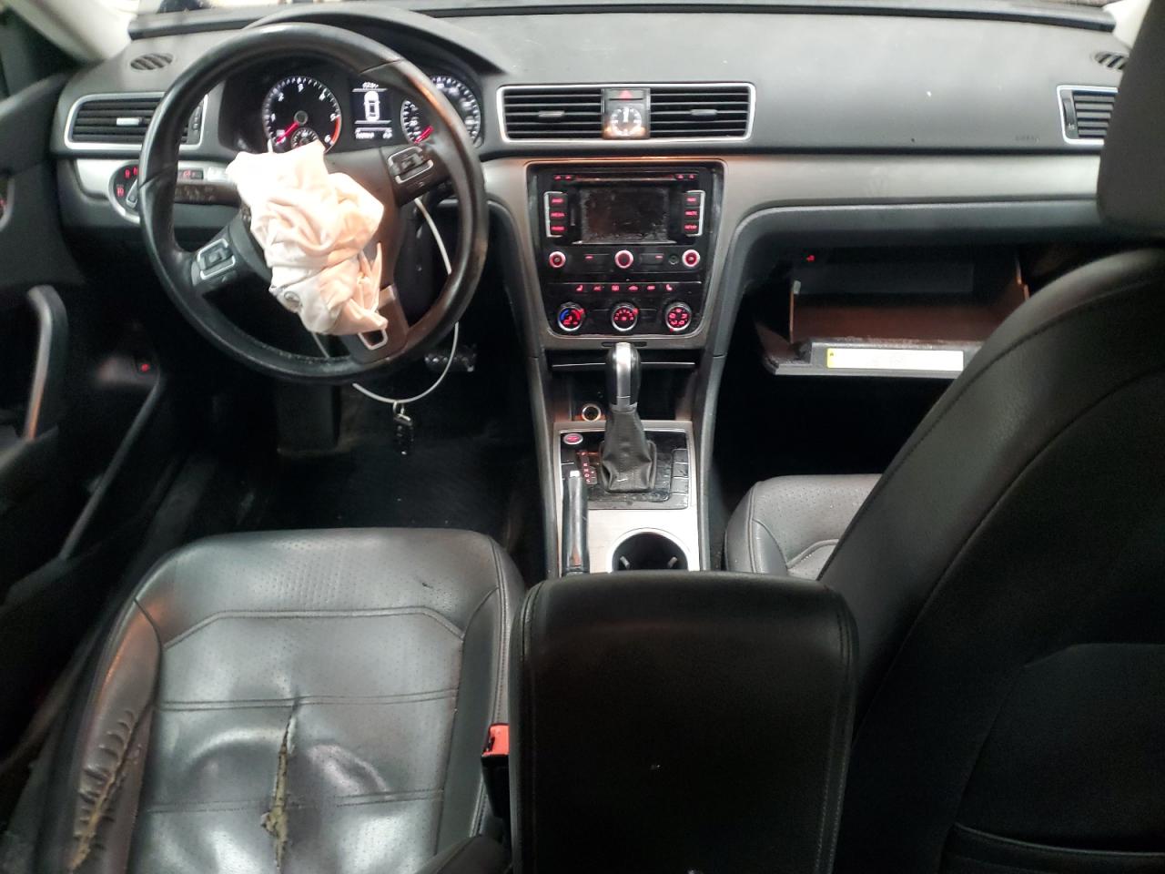 2015 Volkswagen Passat - Image 8