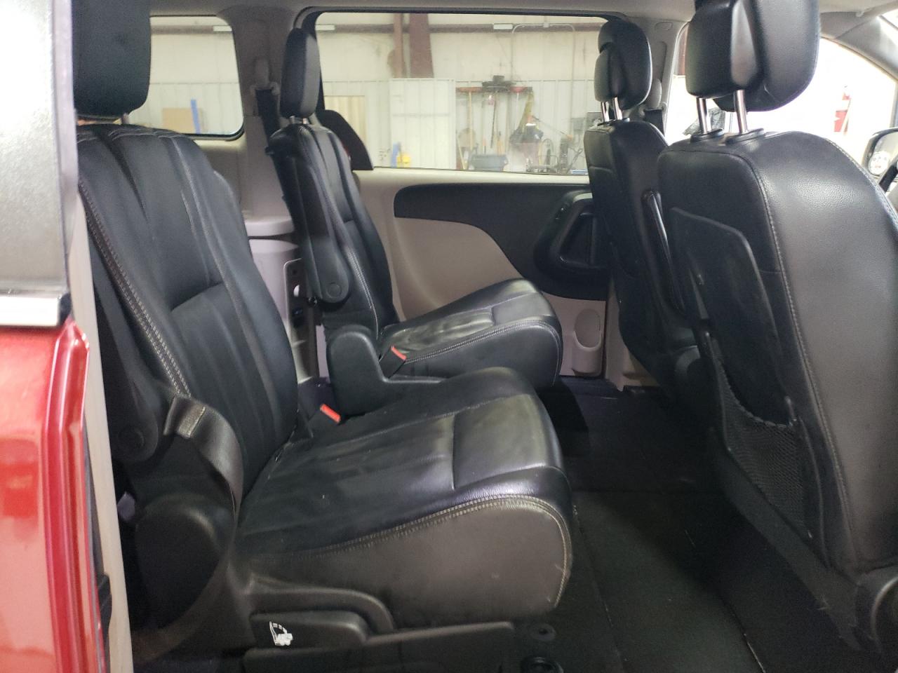 2014 Chrysler Town & Country - Image 11