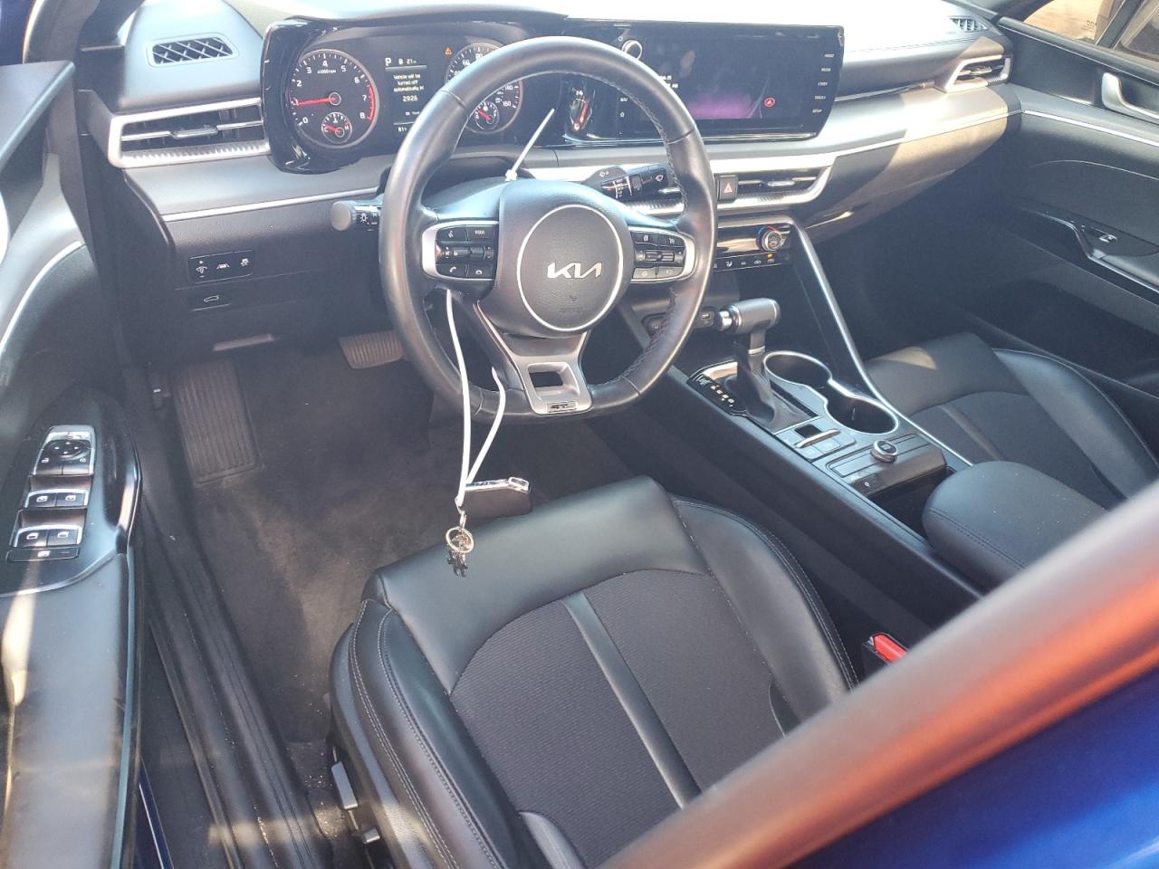 2023 Kia K5 - Image 8