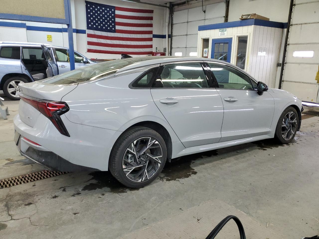 2025 Kia K5 - Image 3