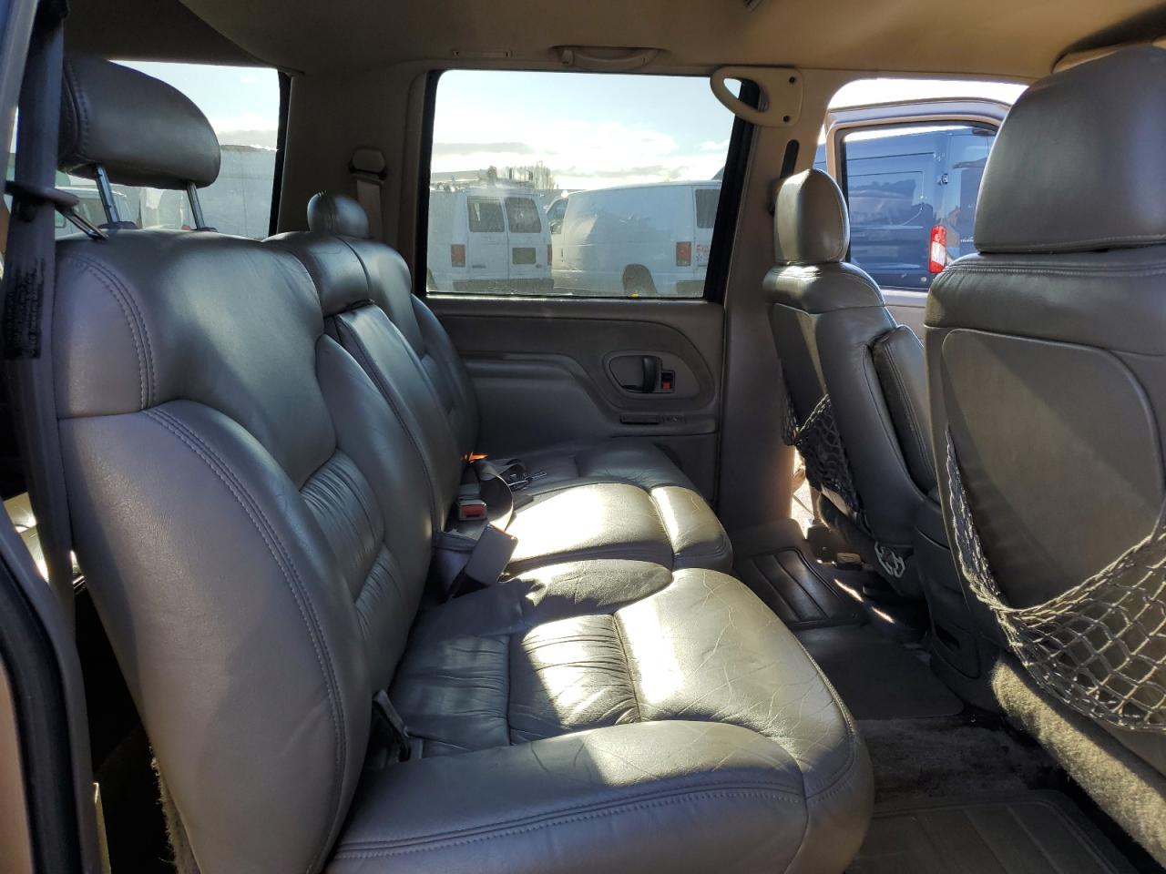 1996 Chevrolet Suburban K2500 VIN: 3GNGK26JXTG107228 Lot: 44741195