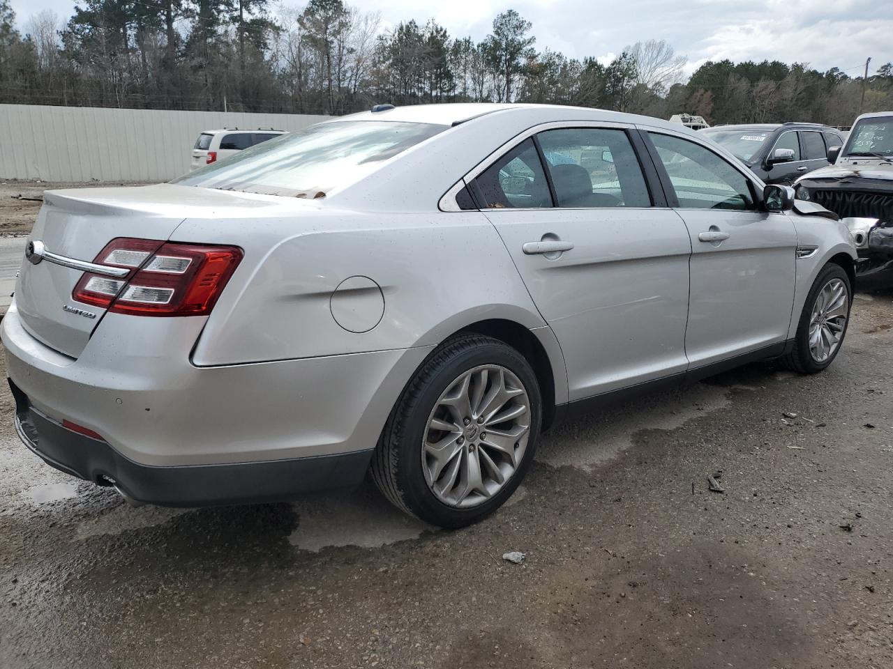 2014 Ford Taurus - Image 3