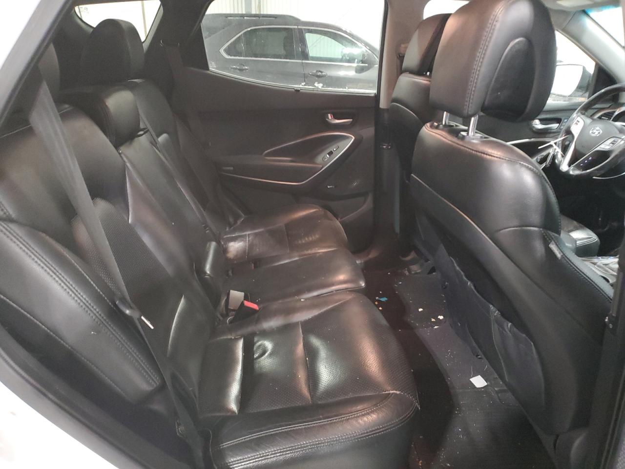 2014 Hyundai Santa Fe - Image 11