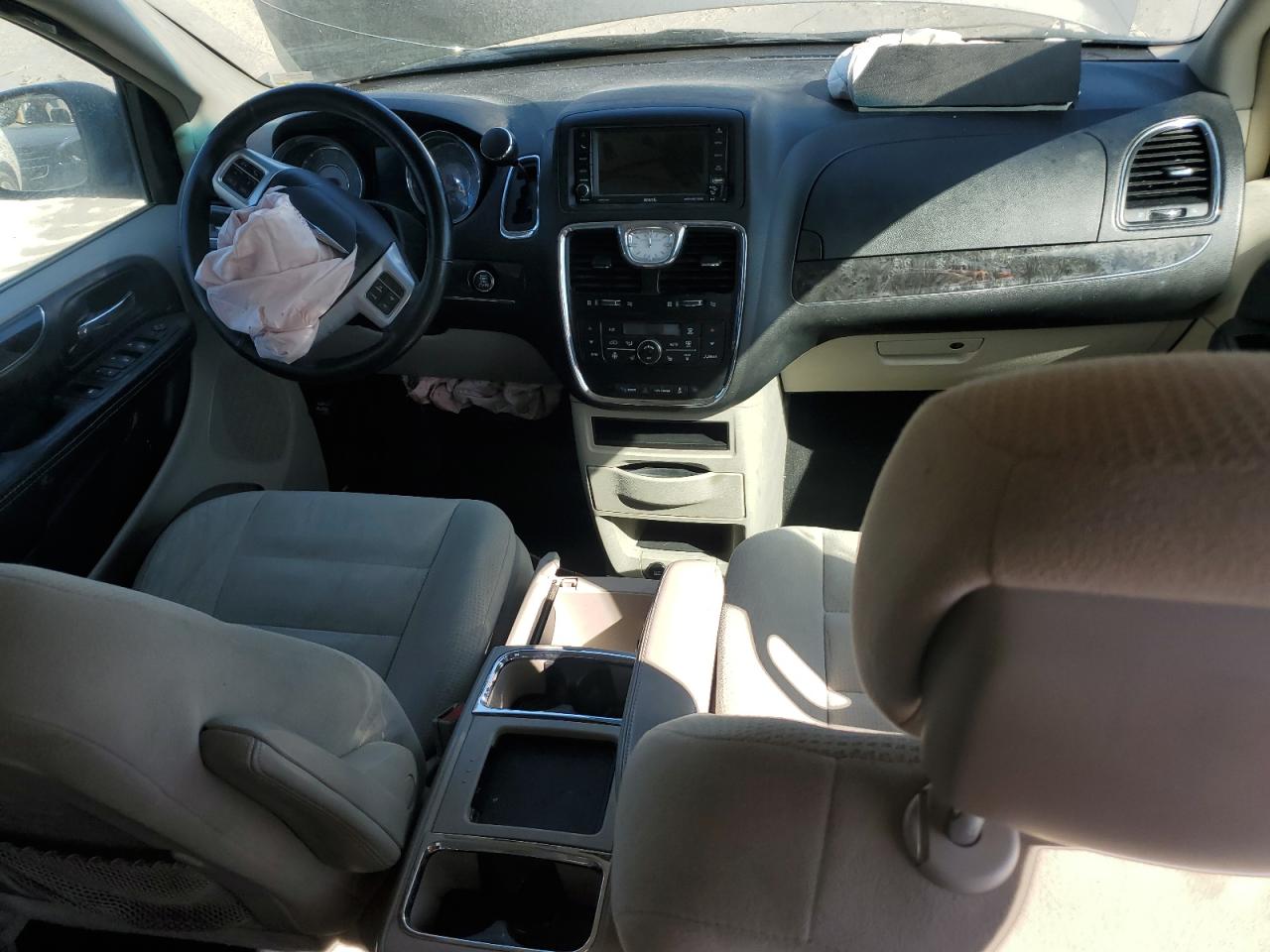 2015 Chrysler Town & Country - Image 8