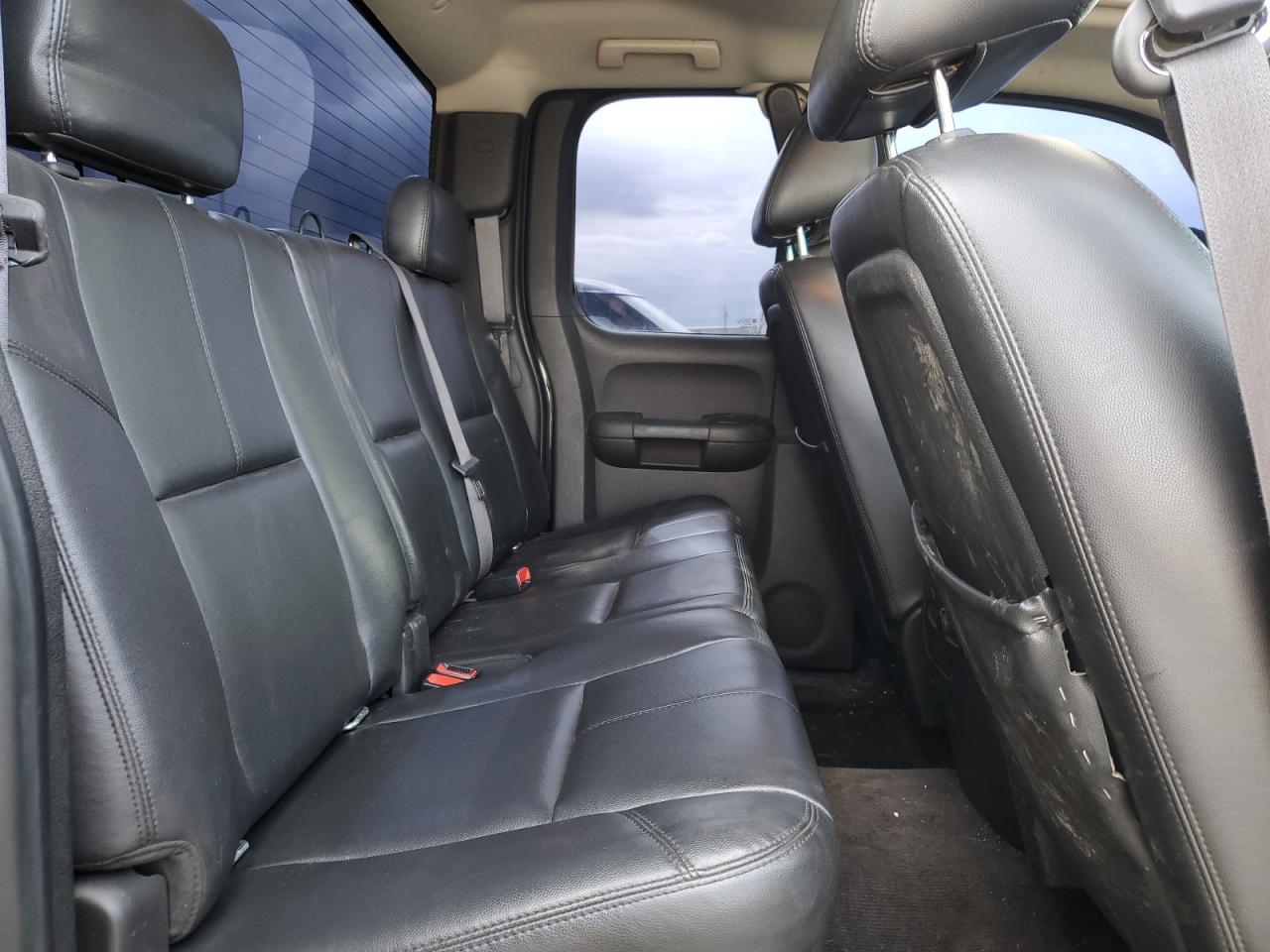 2011 Chevrolet Silverado - Image 10