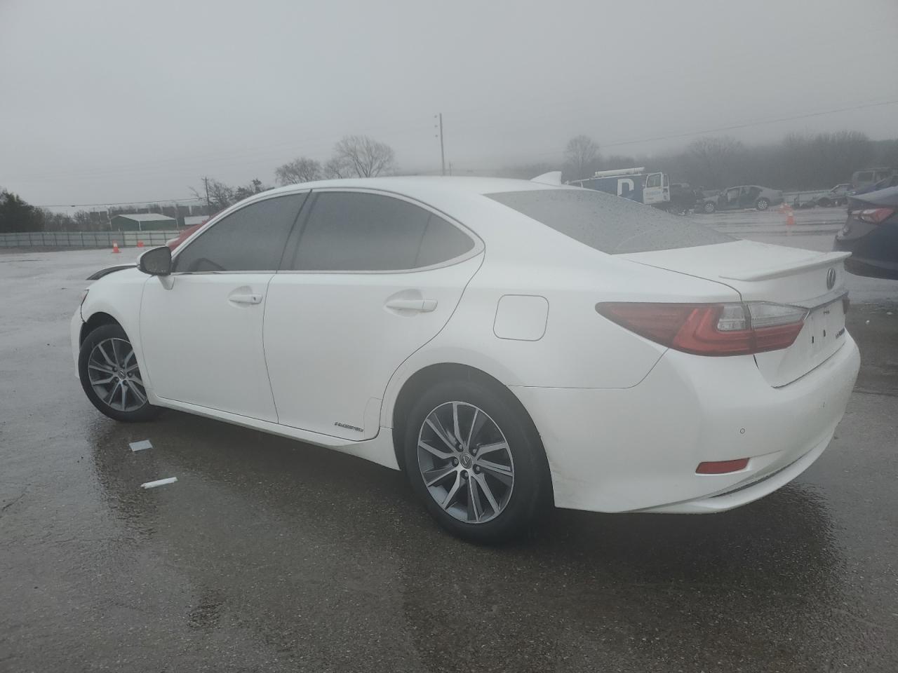 2017 Lexus ES - Image 2