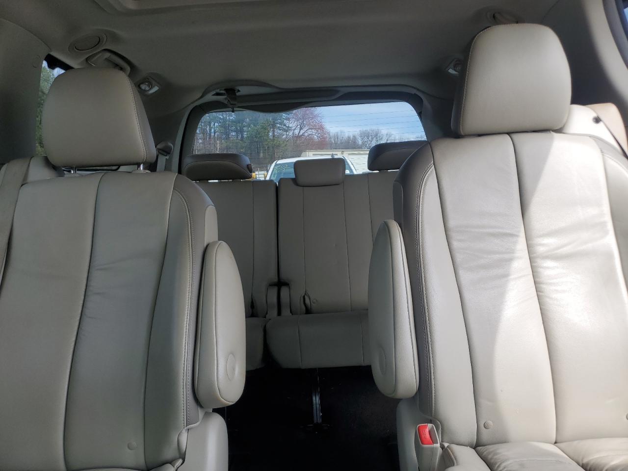 2011 Toyota Sienna - Image 10