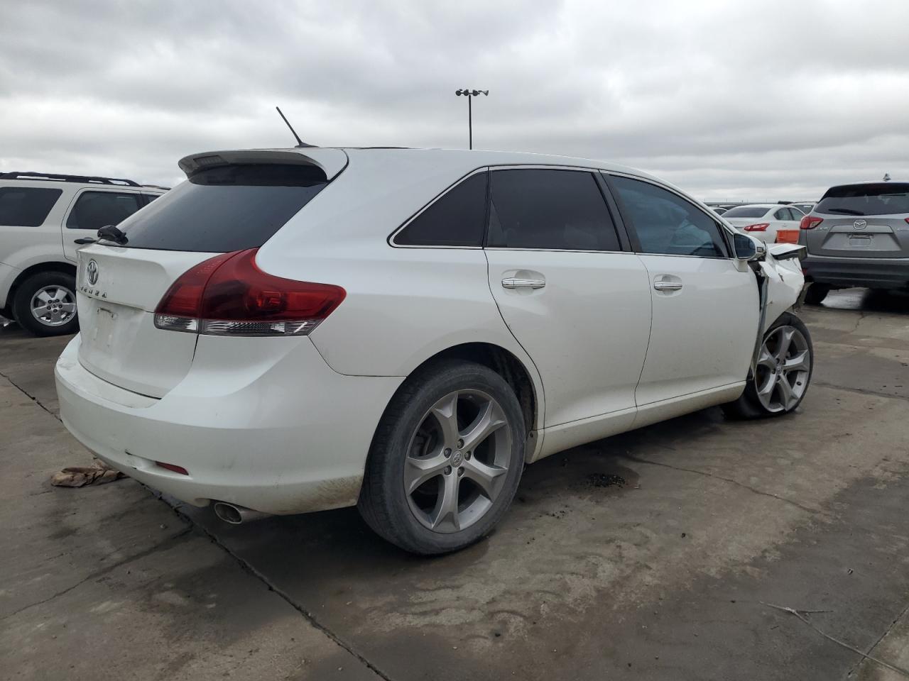 2013 Toyota Venza - Image 3