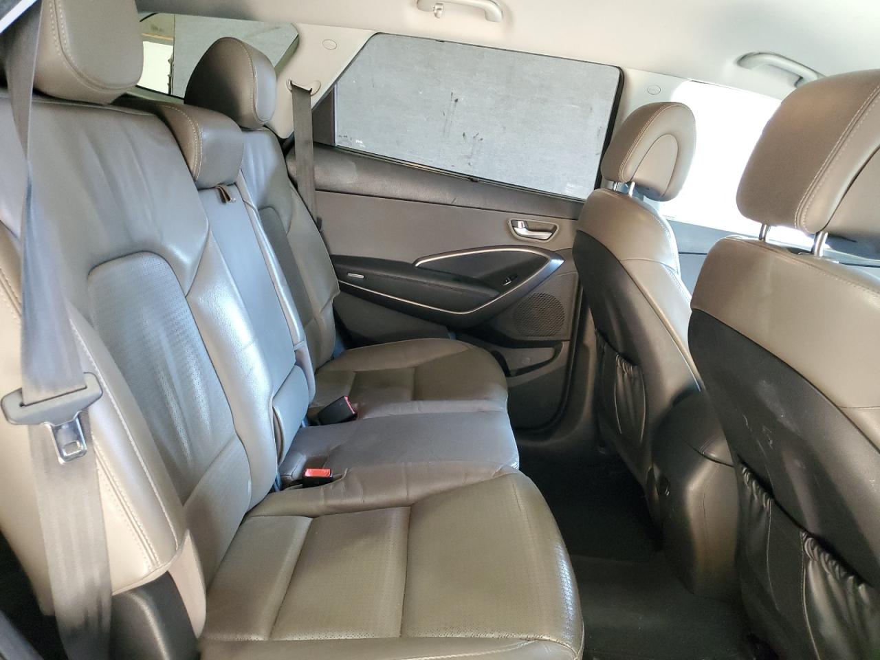 2014 Hyundai Santa Fe - Image 11