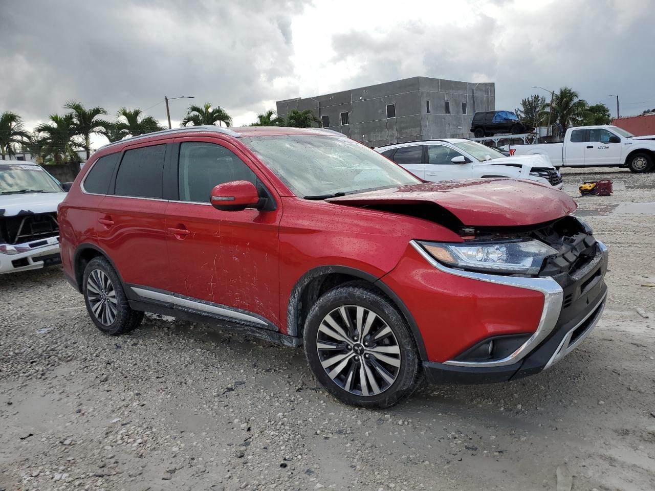 2020 Mitsubishi Outlander - Image 4