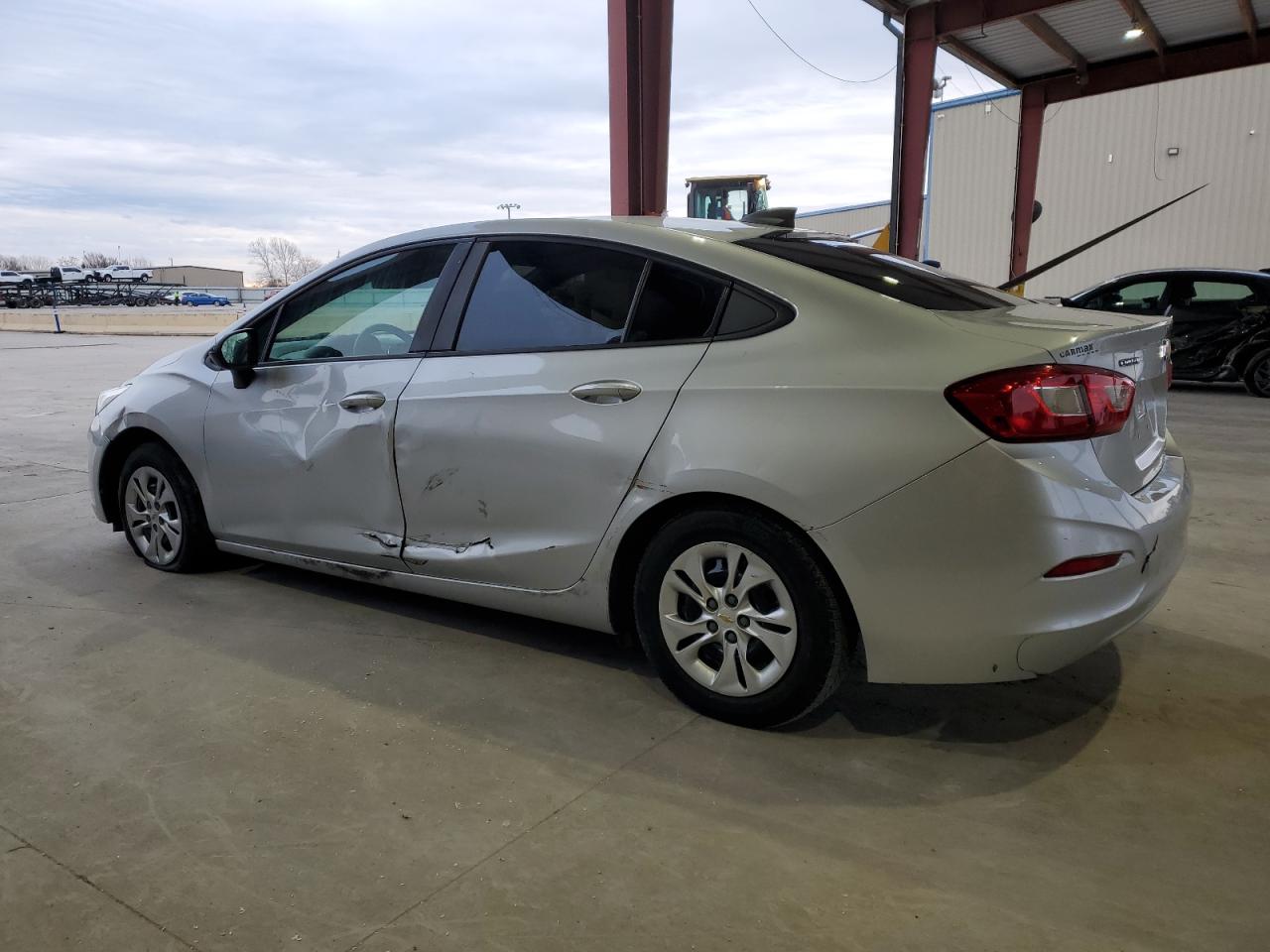 2019 Chevrolet Cruze - Image 2
