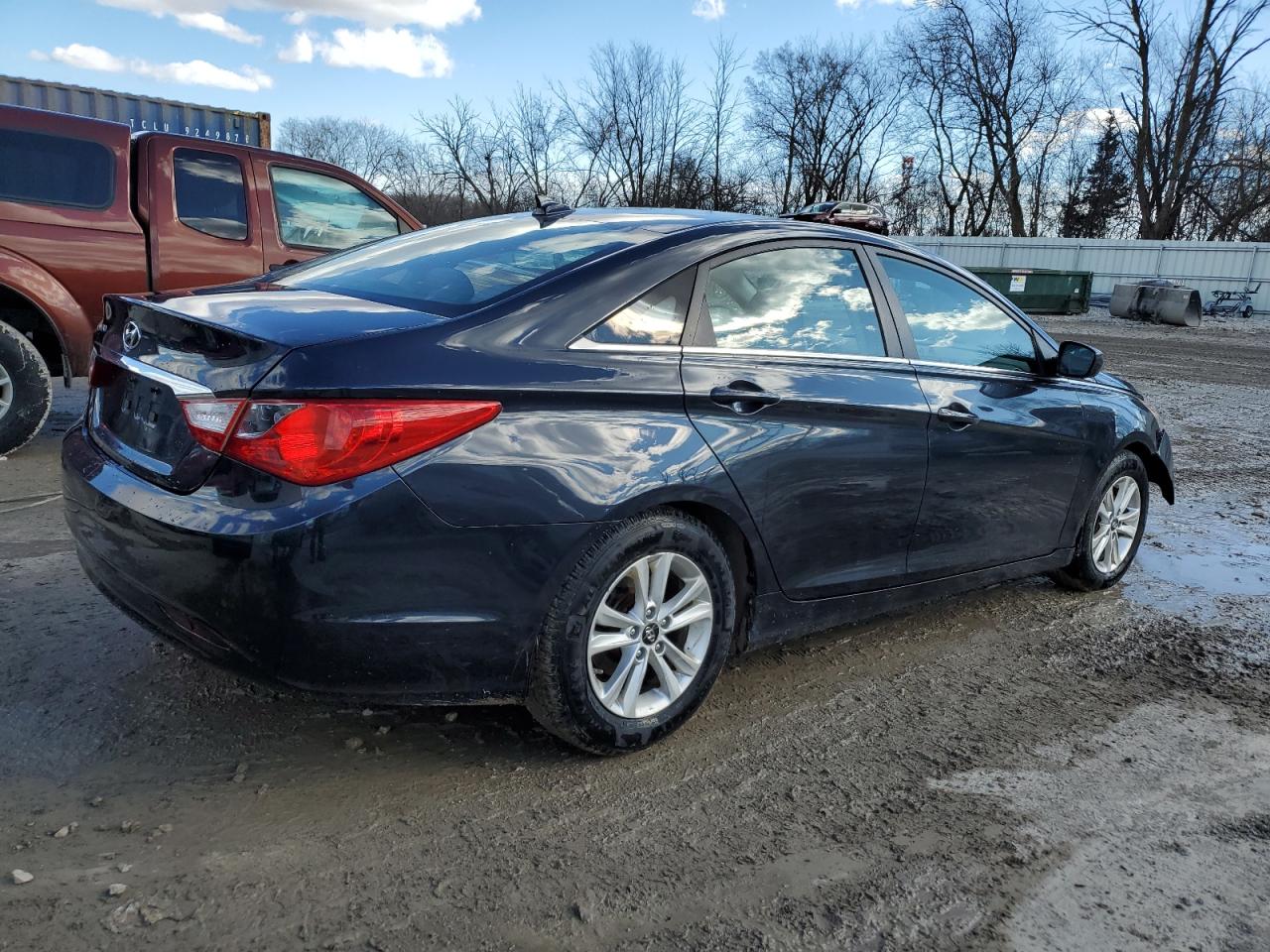 2013 Hyundai Sonata - Image 3