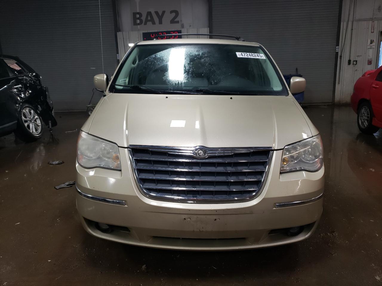 2010 Chrysler Town & Country - Image 5
