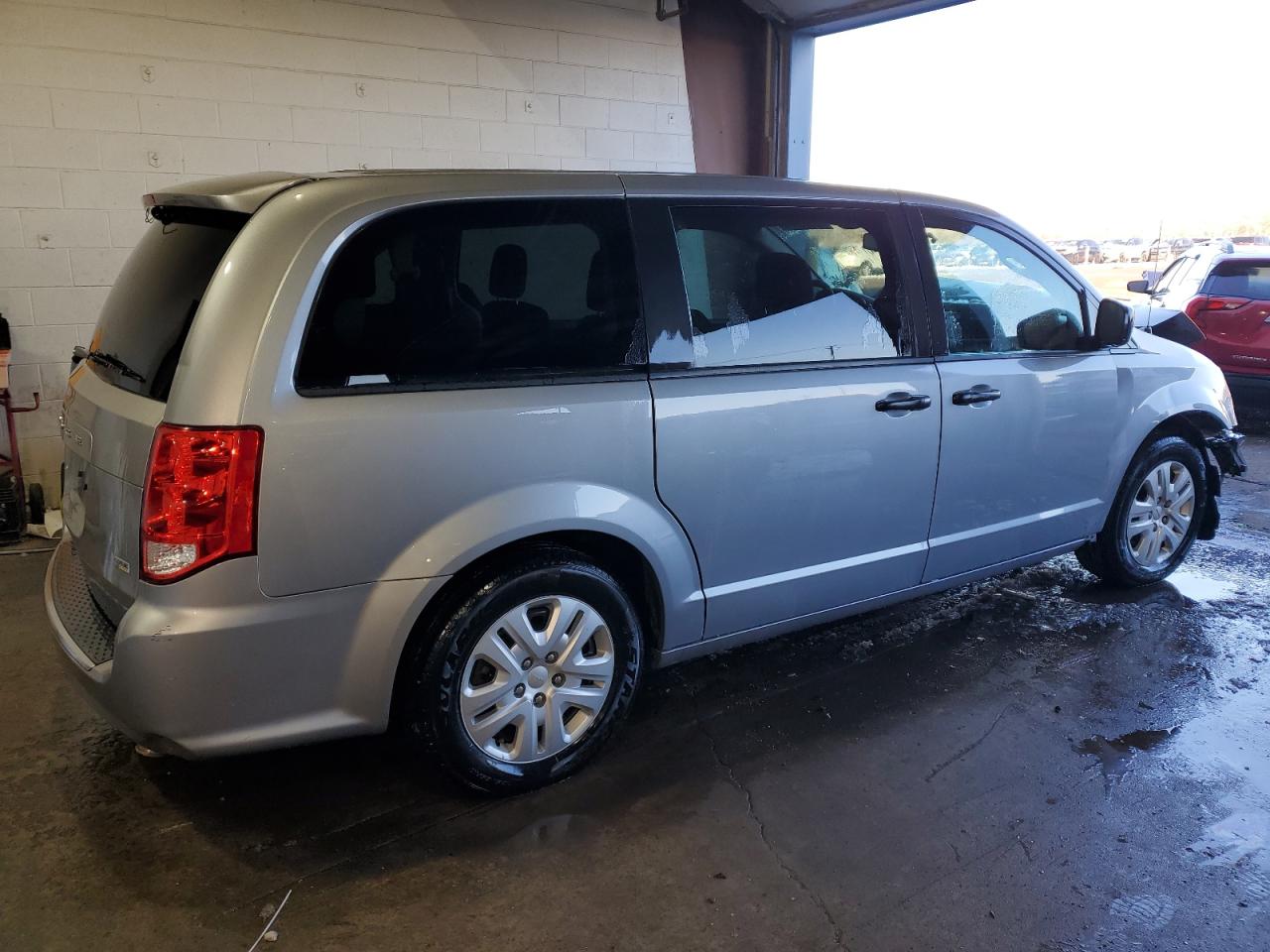 2019 Dodge Caravan - Image 3
