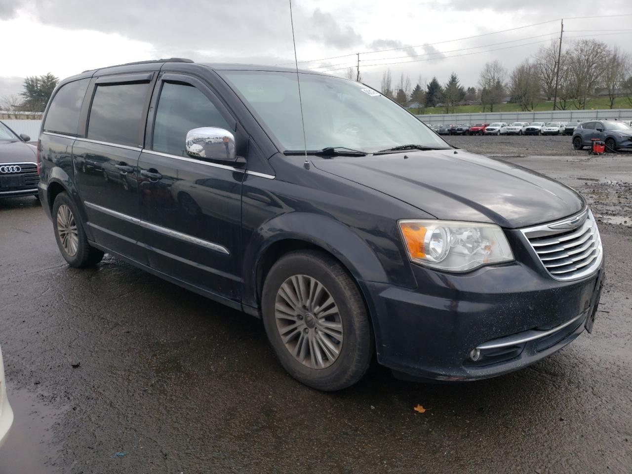 2013 Chrysler Town & Country - Image 4