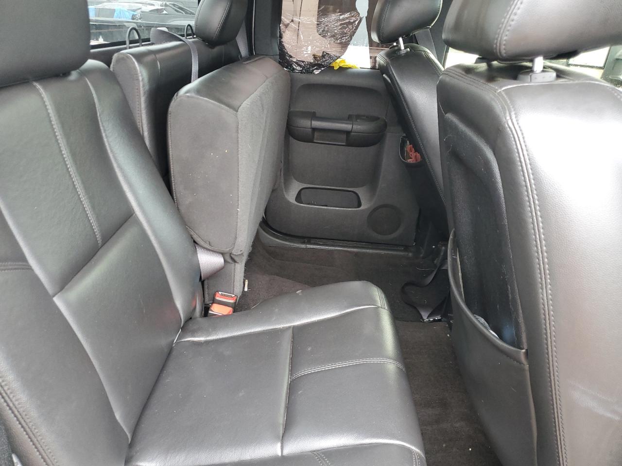 2011 Chevrolet Silverado - Image 11