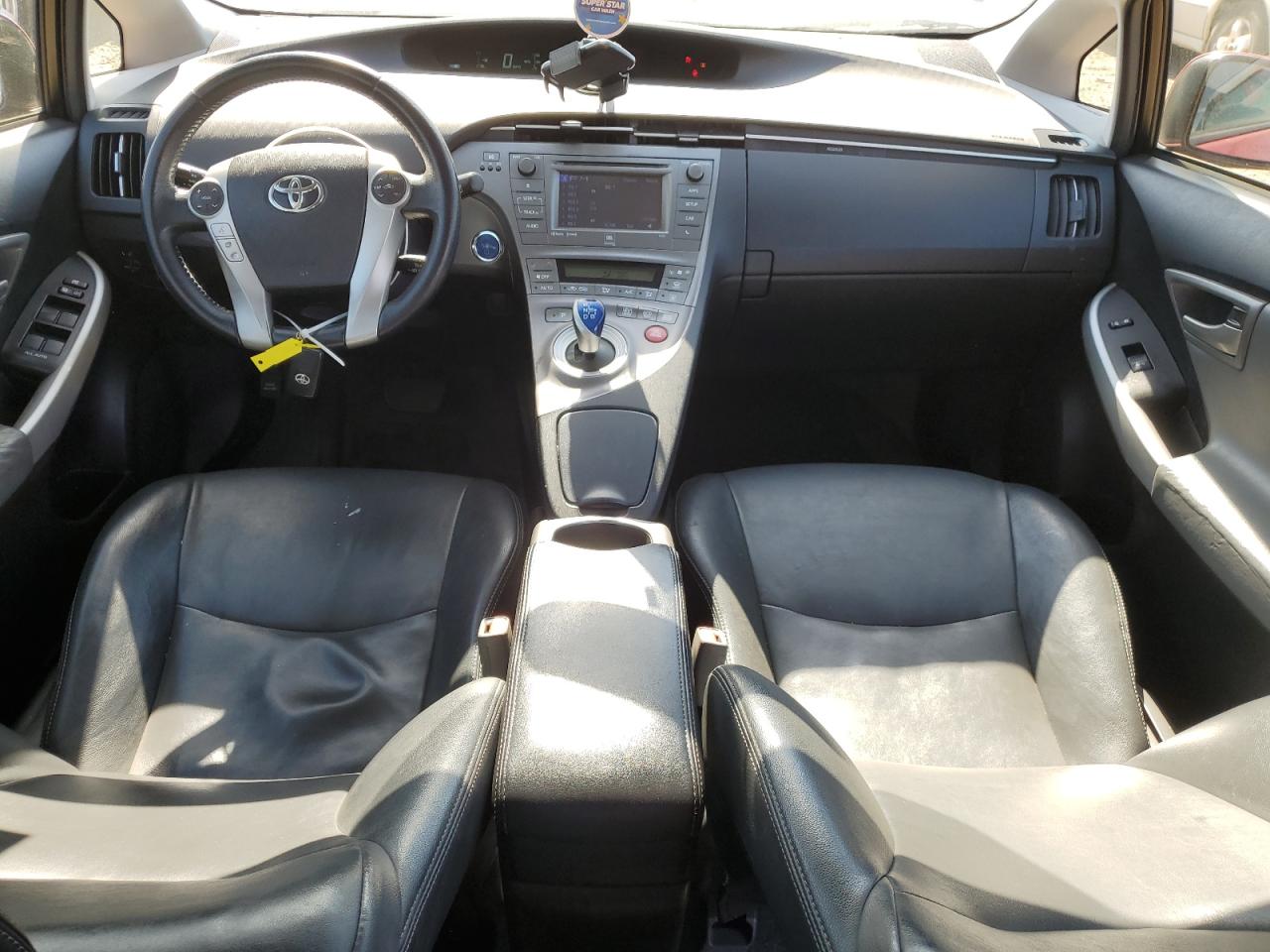 2015 Toyota Prius - Image 8