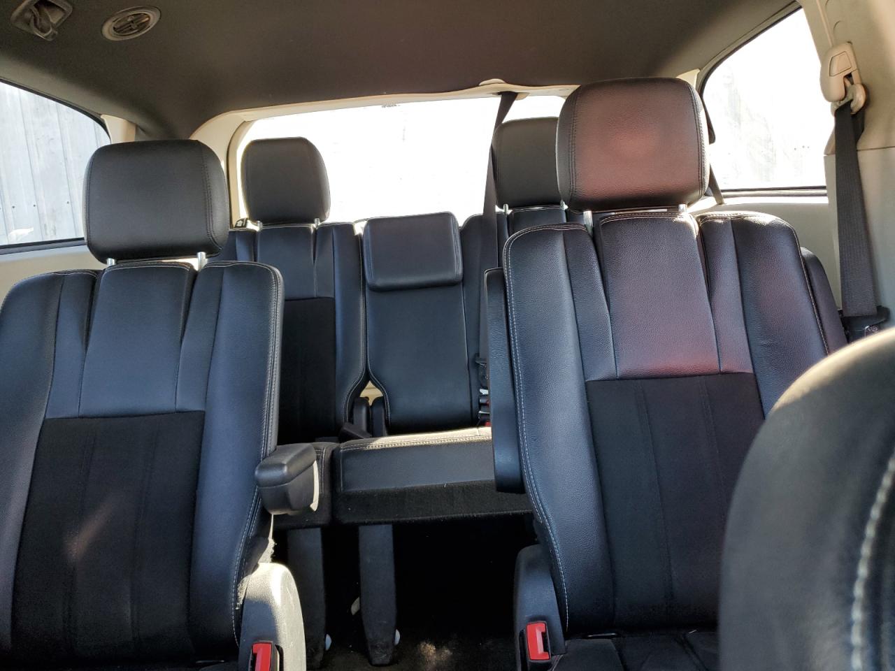 2019 Dodge Caravan - Image 10