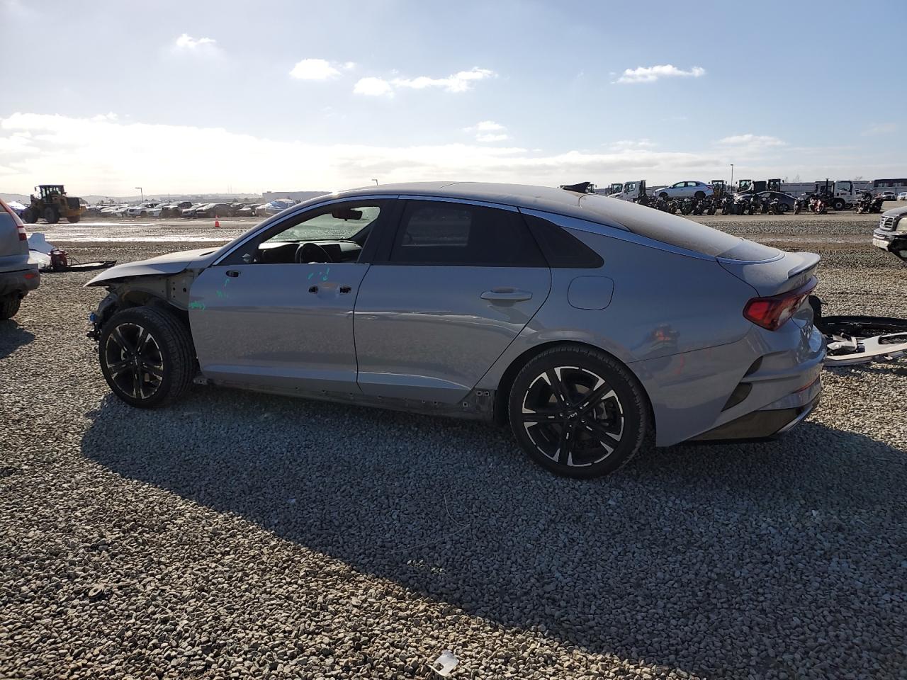 2022 Kia K5 - Image 2