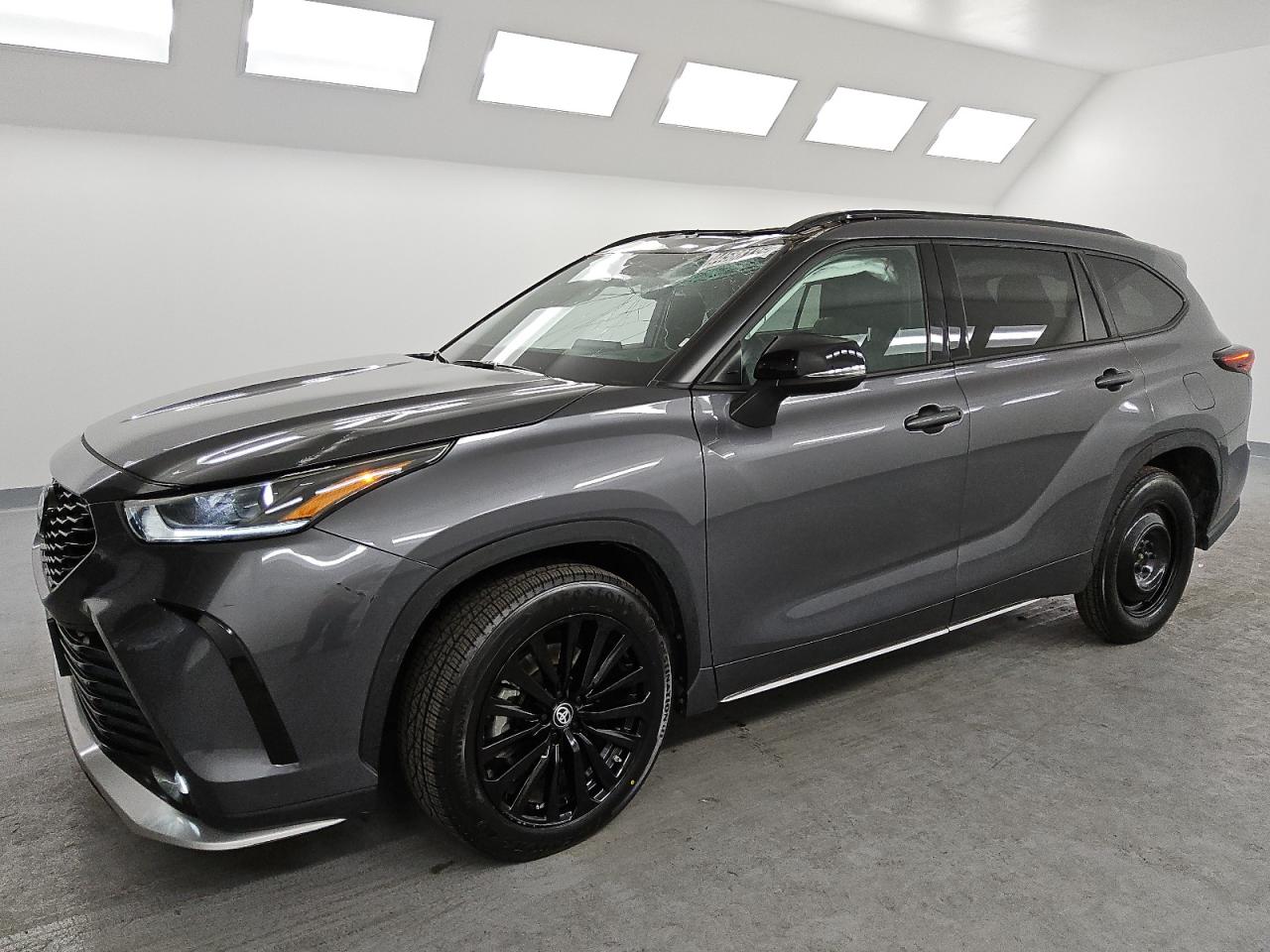 2024 Toyota Highlander - Image 1