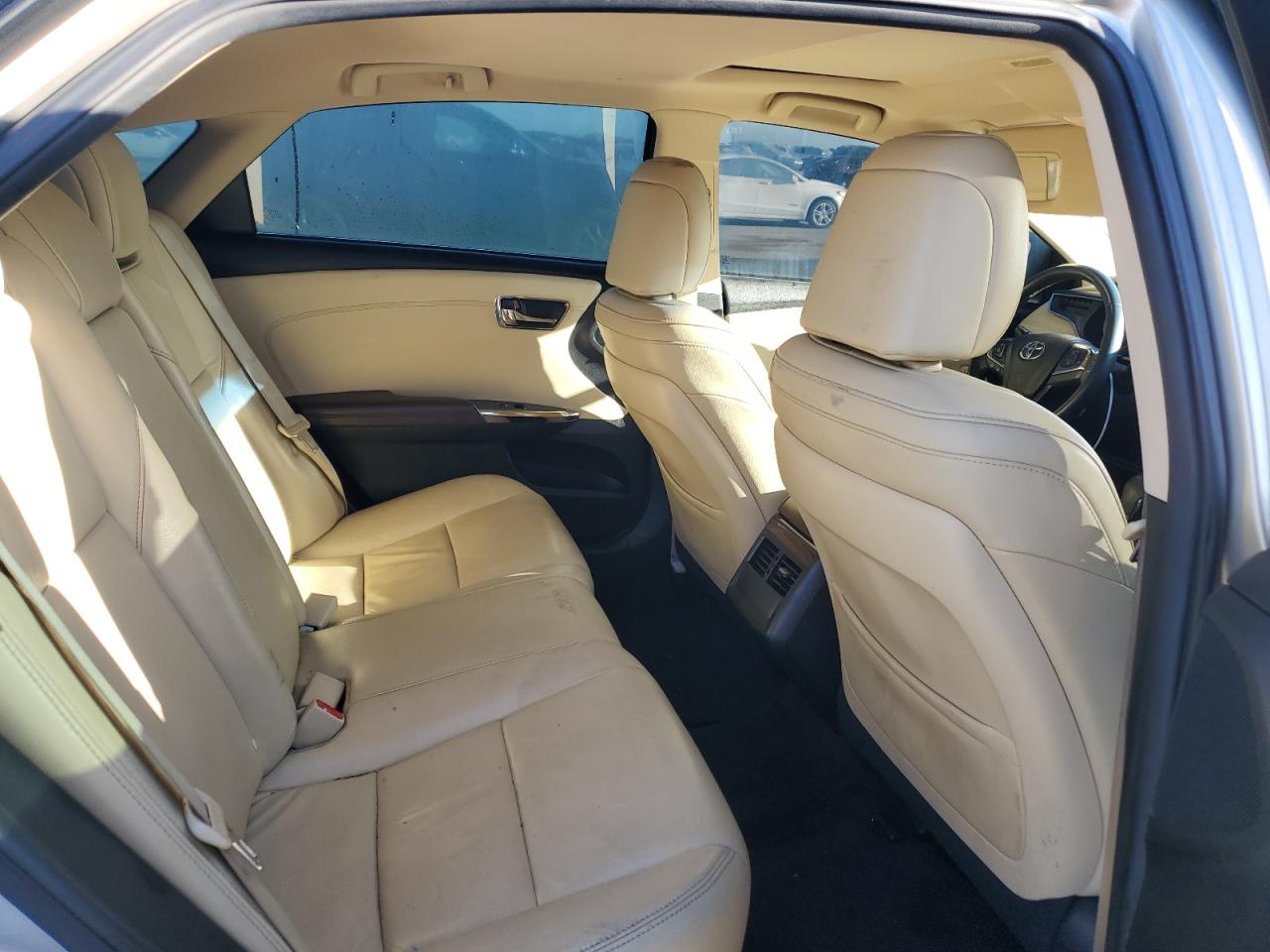 2015 Toyota Avalon - Image 10
