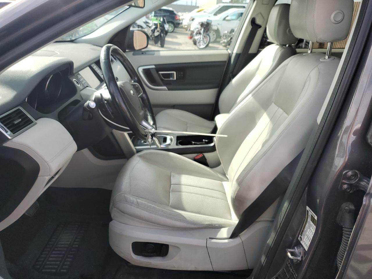2016 Land Rover Discovery - Image 7