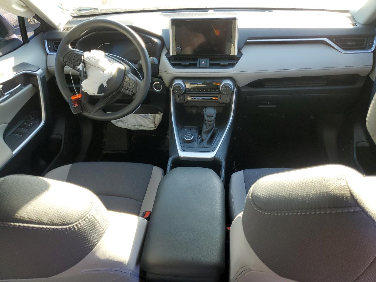 2024 Toyota RAV 4 - Image 8