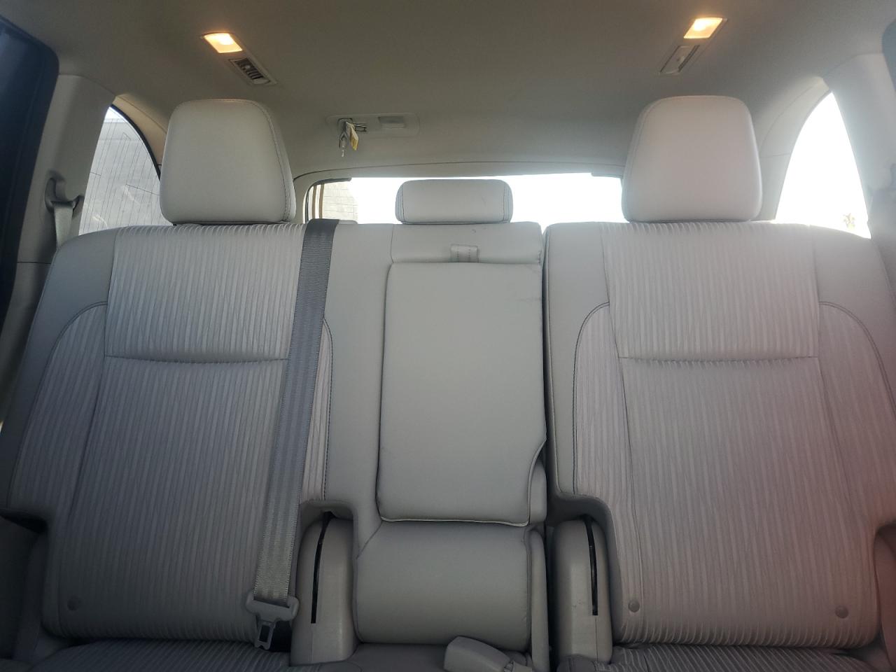 2016 Toyota Highlander - Image 10