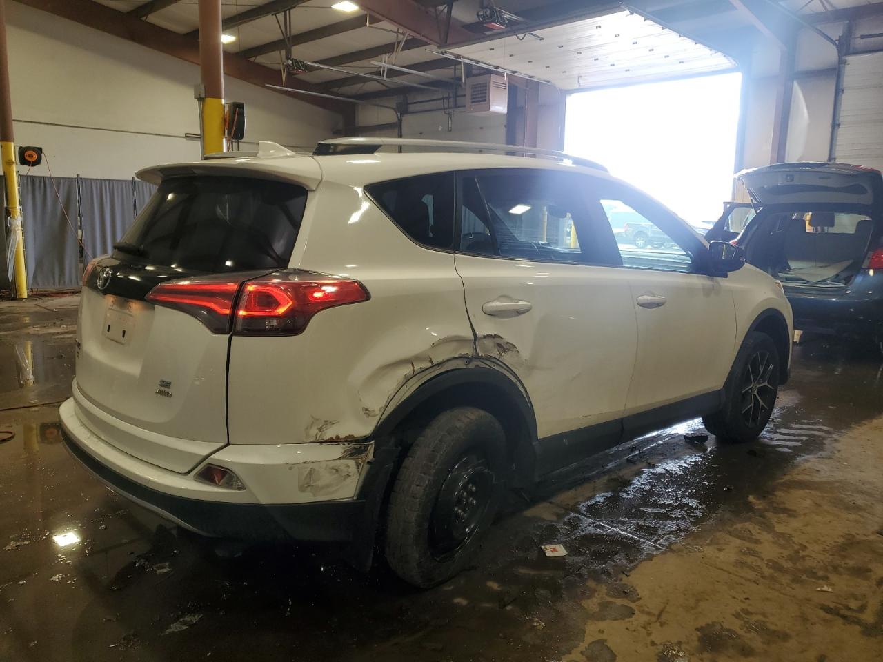 2018 Toyota RAV 4 - Image 3