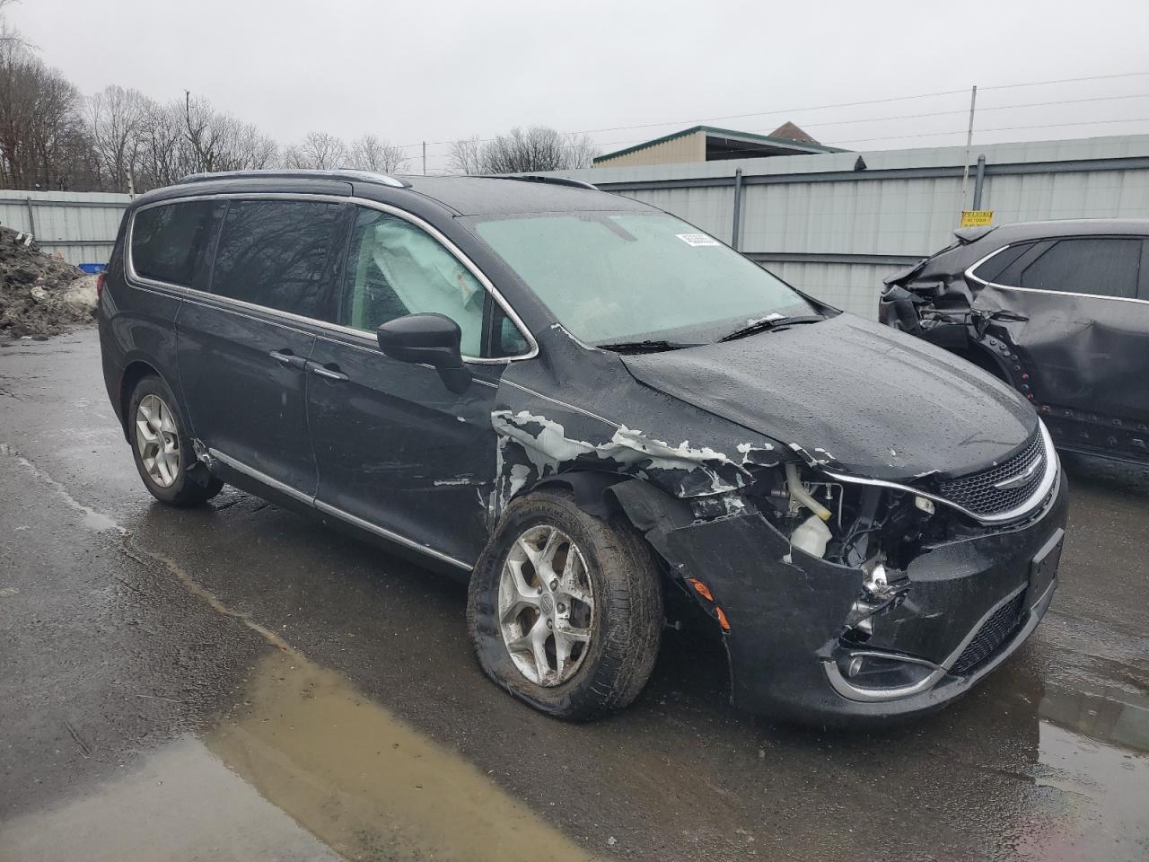 2017 Chrysler Pacifica - Image 4
