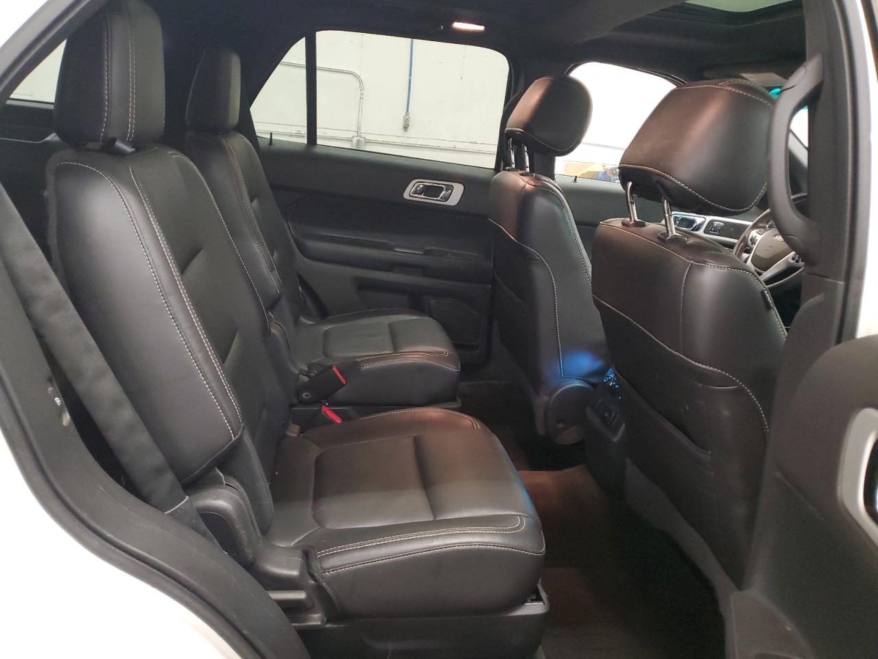 2015 Ford Explorer - Image 11