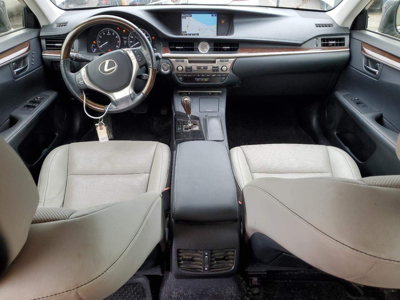 2015 Lexus ES - Image 8
