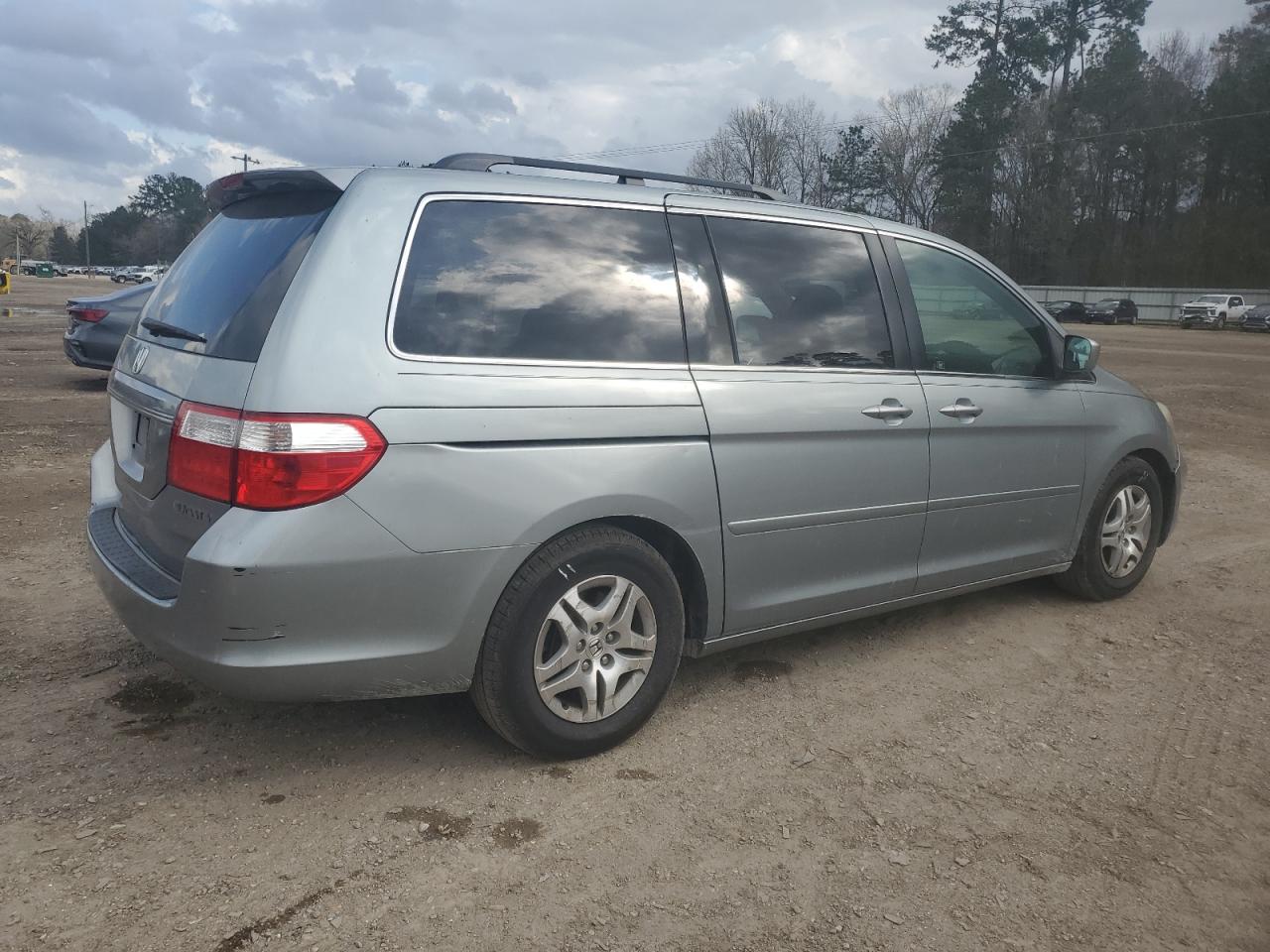 2005 Honda Odyssey - Image 3
