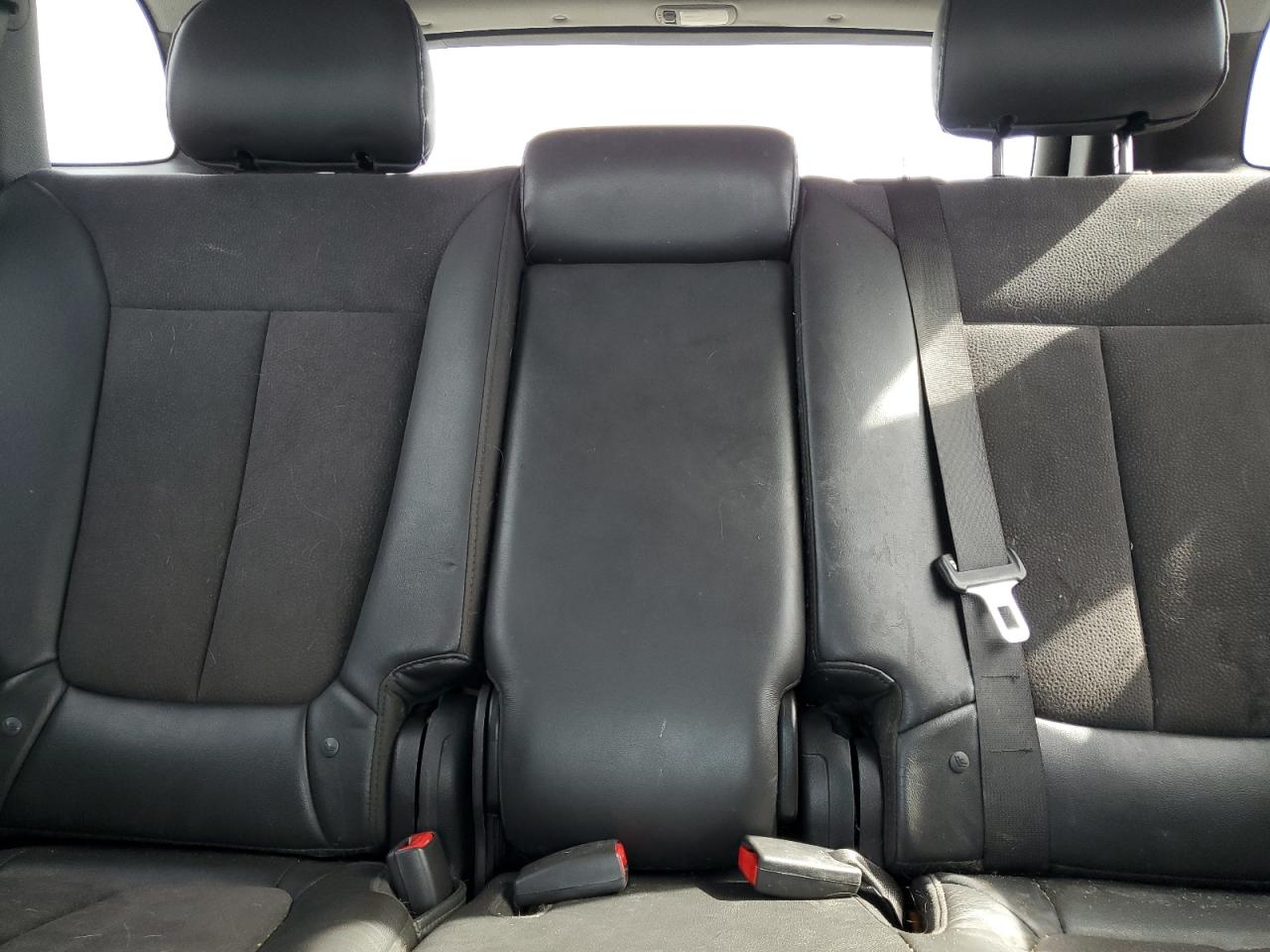 2012 Hyundai Santa Fe - Image 10