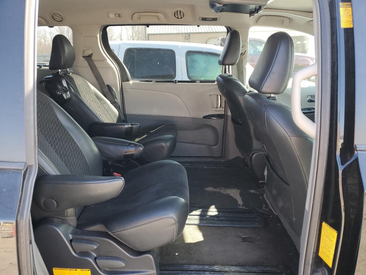 2014 Toyota Sienna - Image 10