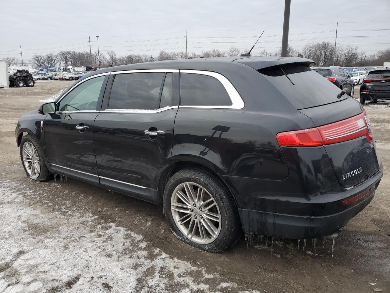 2013 Lincoln MKT - Image 2