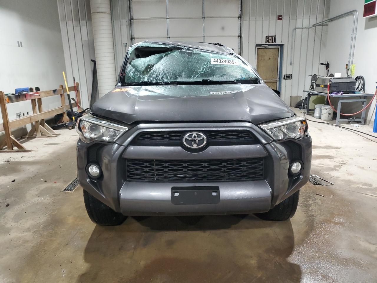 2017 Toyota 4Runner - Image 5