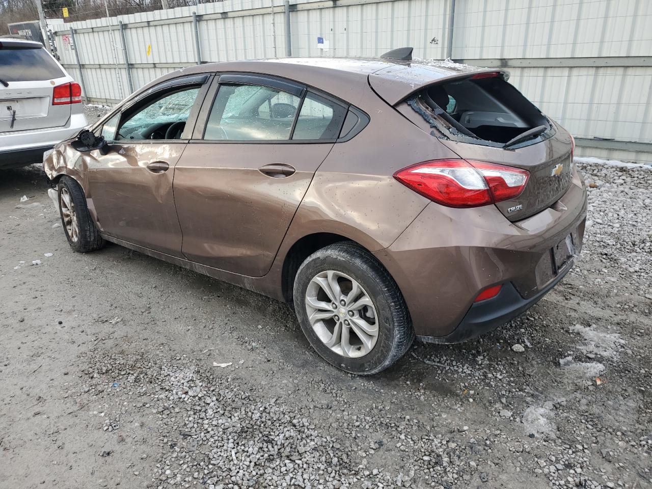 2019 Chevrolet Cruze - Image 2