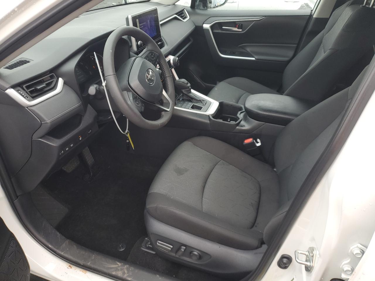2024 Toyota RAV 4 - Image 7