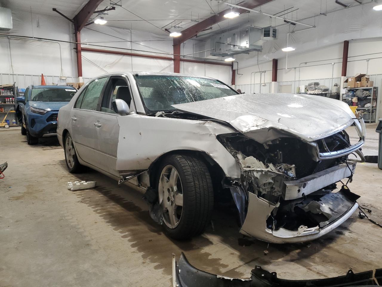 2005 Lexus LS - Image 4