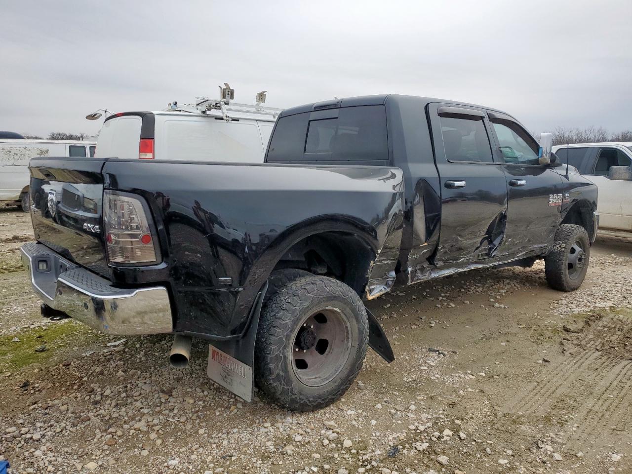 2015 RAM 3500 - Image 3