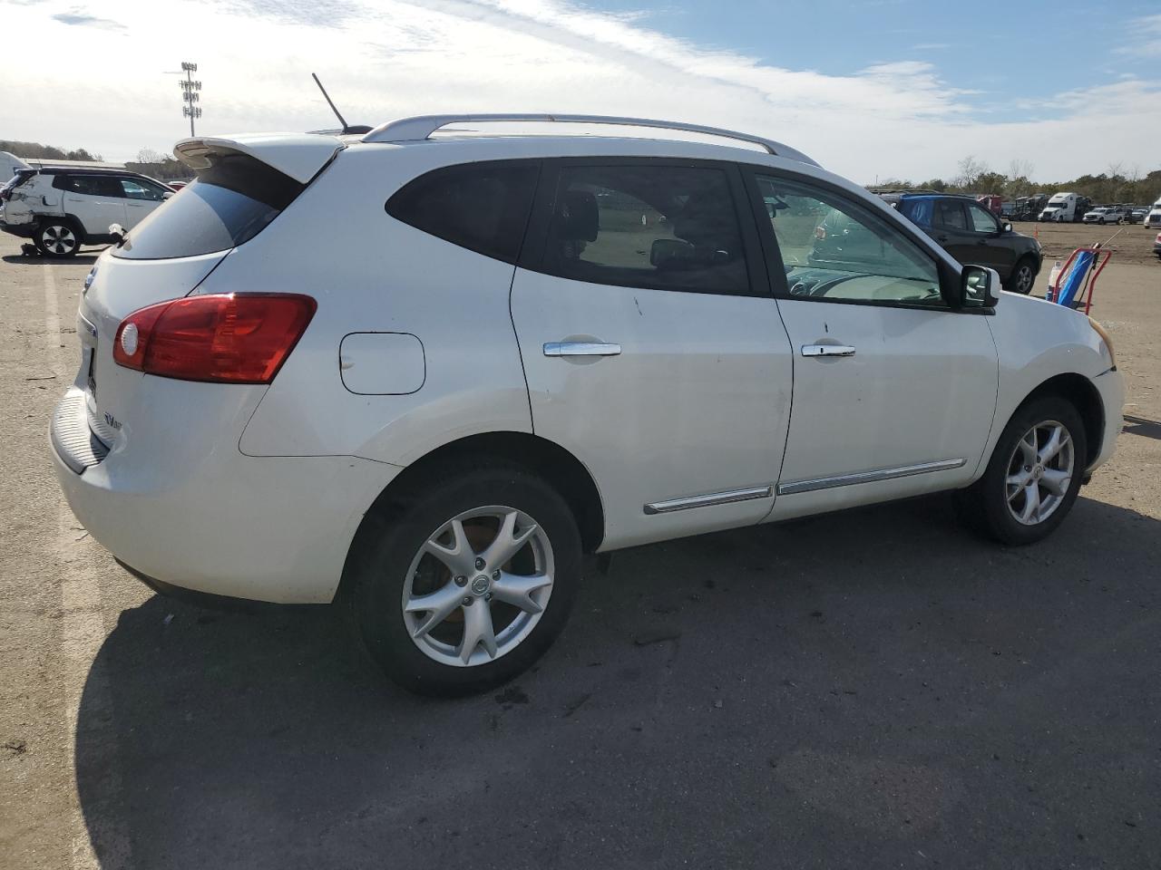 2011 Nissan Rogue - Image 3