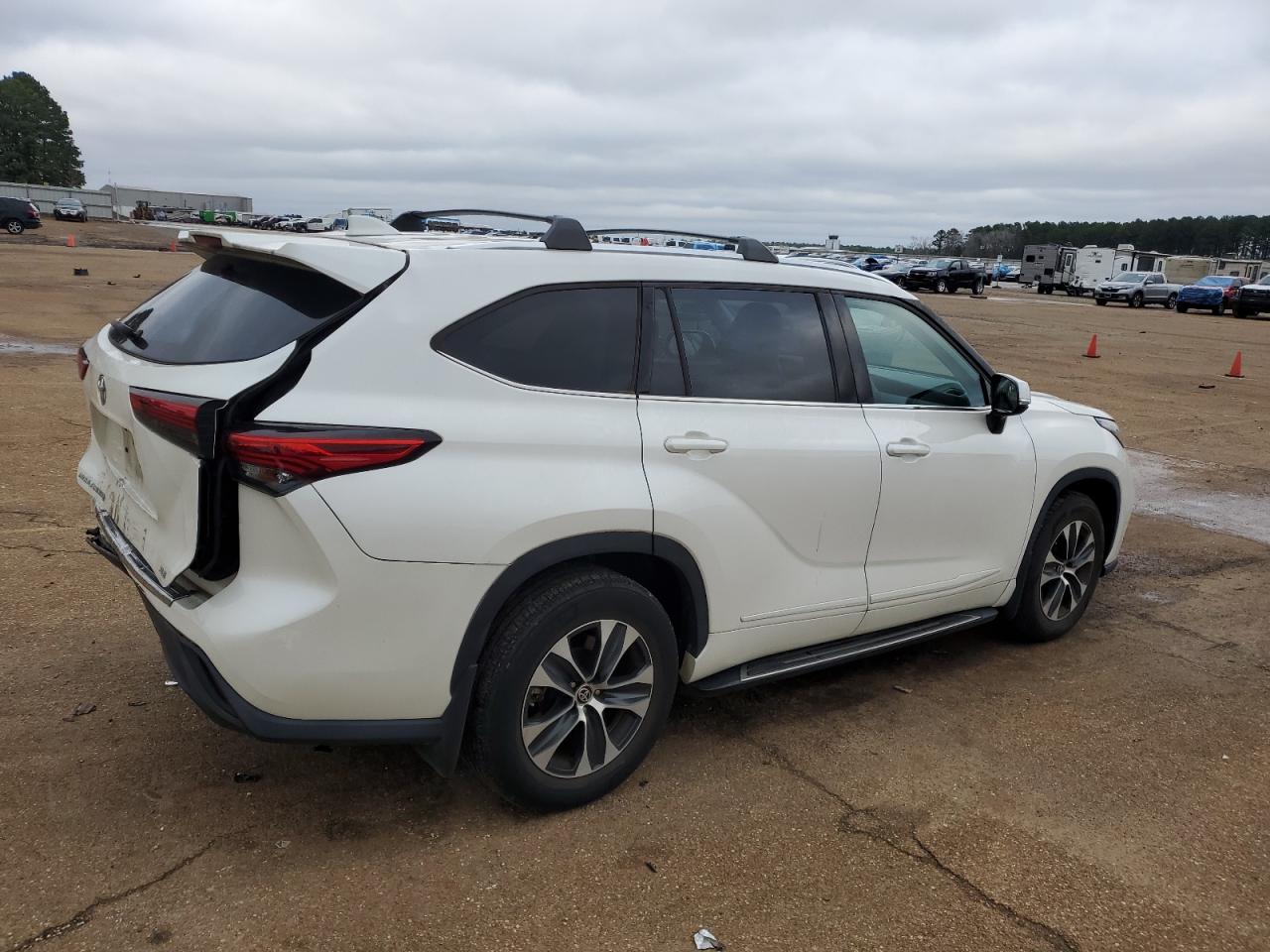2021 Toyota Highlander - Image 3