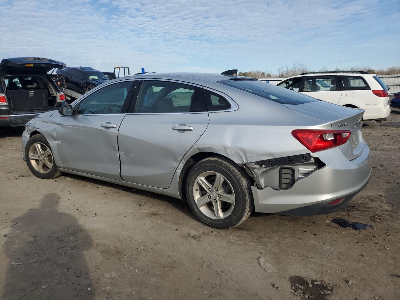 2022 Chevrolet Malibu - Image 2