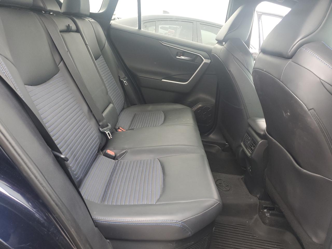 2020 Toyota RAV 4 - Image 11