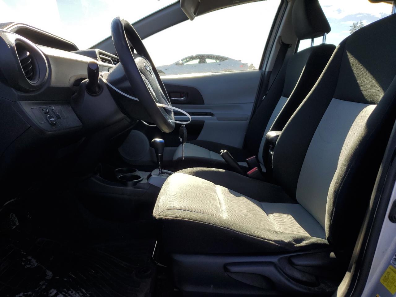 2014 Toyota Prius - Image 7