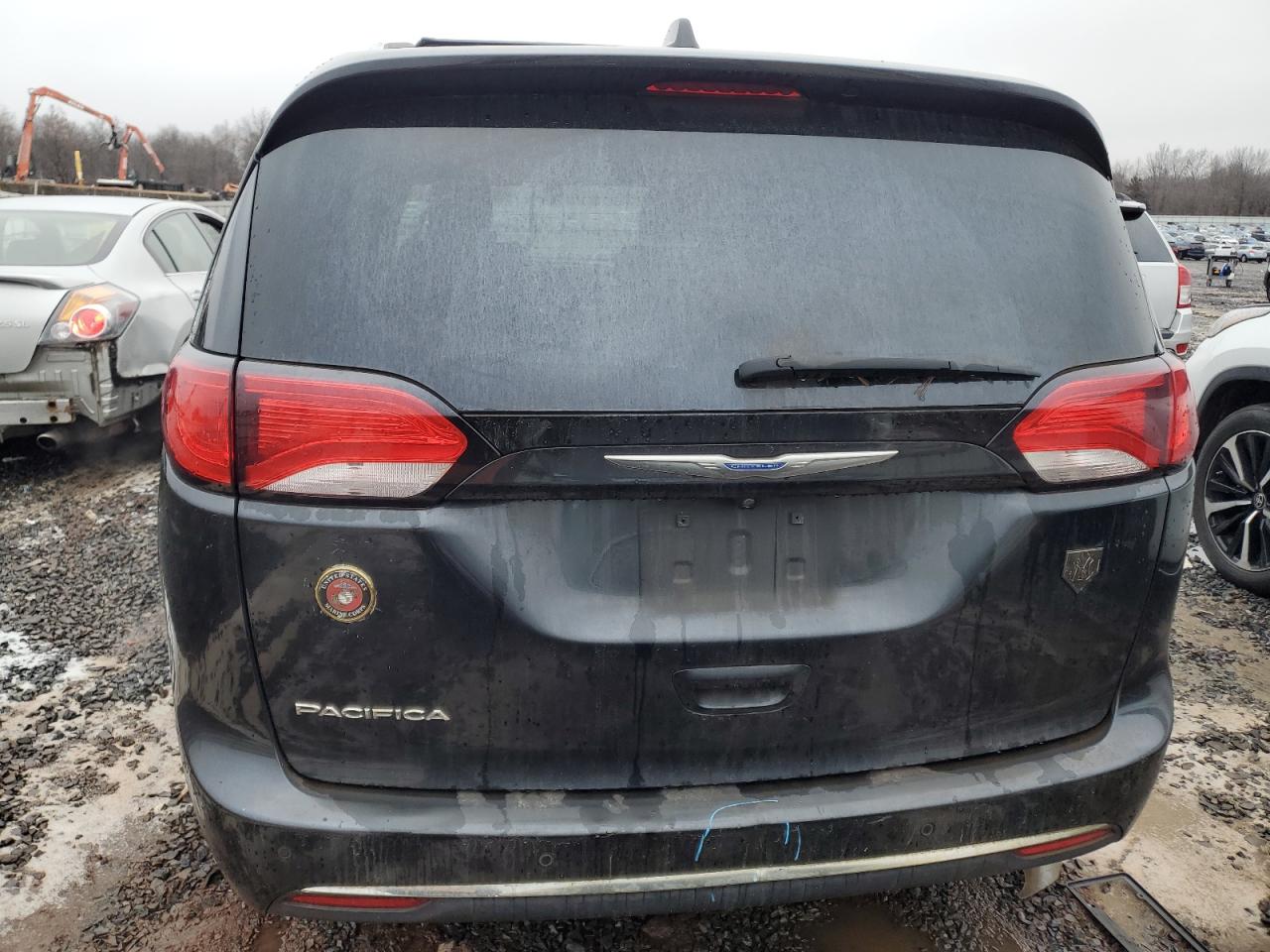 2018 Chrysler Pacifica - Image 6